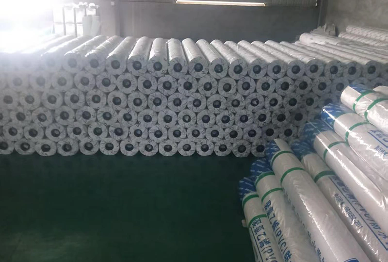 كيف يعمل خط إنتاج الألواح المقاومة للماء على تحسين الكفاءة والجودة في مواد البناء الحديثة؟