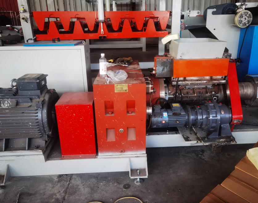 خط إنتاج غشاء مقاوم للماء من مطاط البوتيل